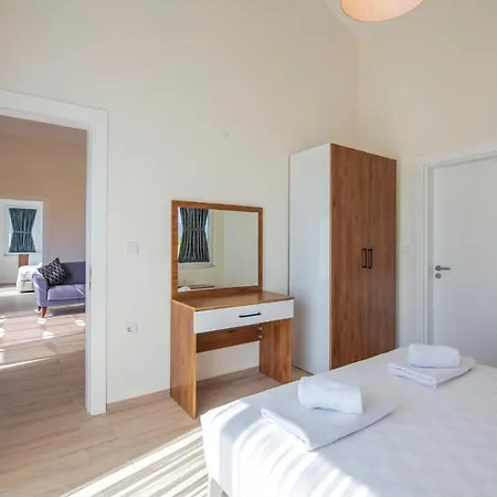 Sunteos Hotel *