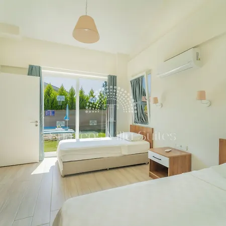 Sunteos Hotel *